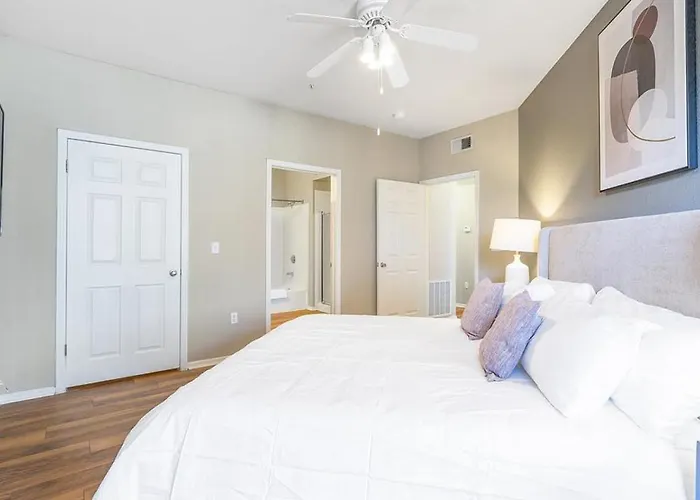 Landing - Modern With Amazing Amenities Apartment
