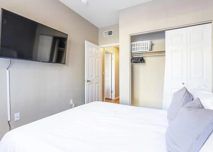 Apartment Landing - Modern With Amazing Amenities *
