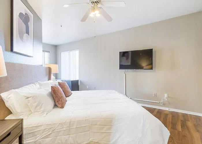 Apartment Landing - Modern With Amazing Amenities *