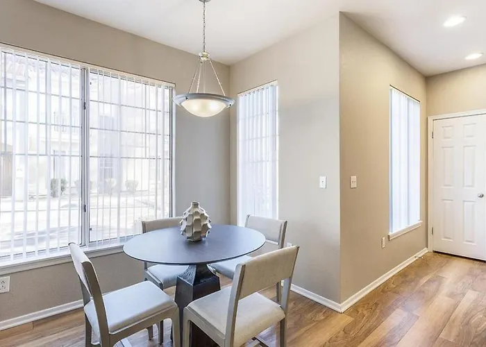 Landing - Modern With Amazing Amenities * Chandler
