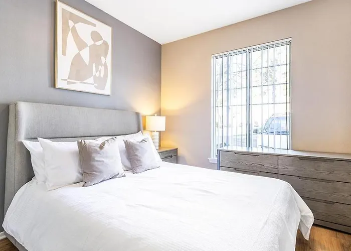 Landing - Modern With Amazing Amenities Apartment *